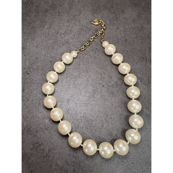 Vntg CAROLEE HAND-KNOTTED FAUX GOLD PEARL NECKLACE Gold Tone CHAIN HEART END - Picture 2 of 12